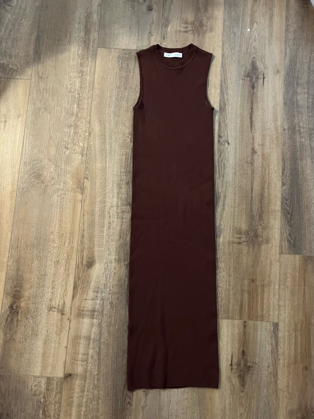 Zara Sleeveless Ribbed Maxi Dress in Rich Brown size medium